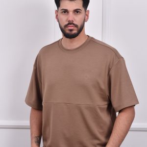 Oversize Svetlo braon muška majica sa kratkim rukavima, jednostavan dizajn i logo na grudima