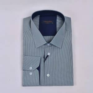 Muška Slim Fit košulja u zeleno-plavim prugama, savršena za poslovne i casual prilike.